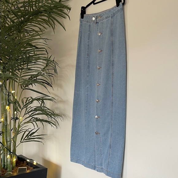 LIGHT WASH DENIM MAXI SKIRT | SLEEK NO-POCKET SILHOUETTE | BUTTON FRONT - Picture 7 of 14